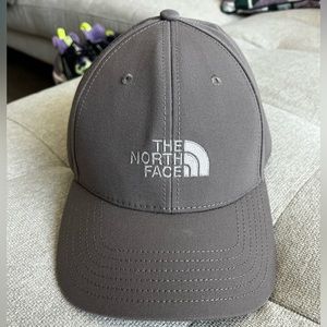 The North Face classic hat with embroidered logo stone color OS like new 👍🏼